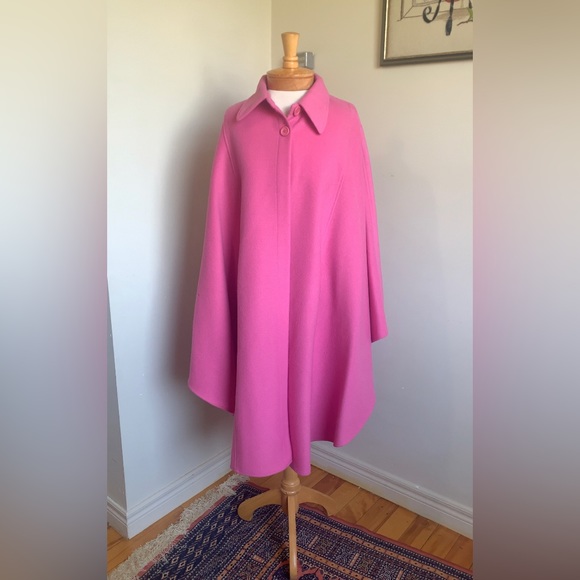 Pink Wool Harvé Benard Cape - Picture 2 of 4